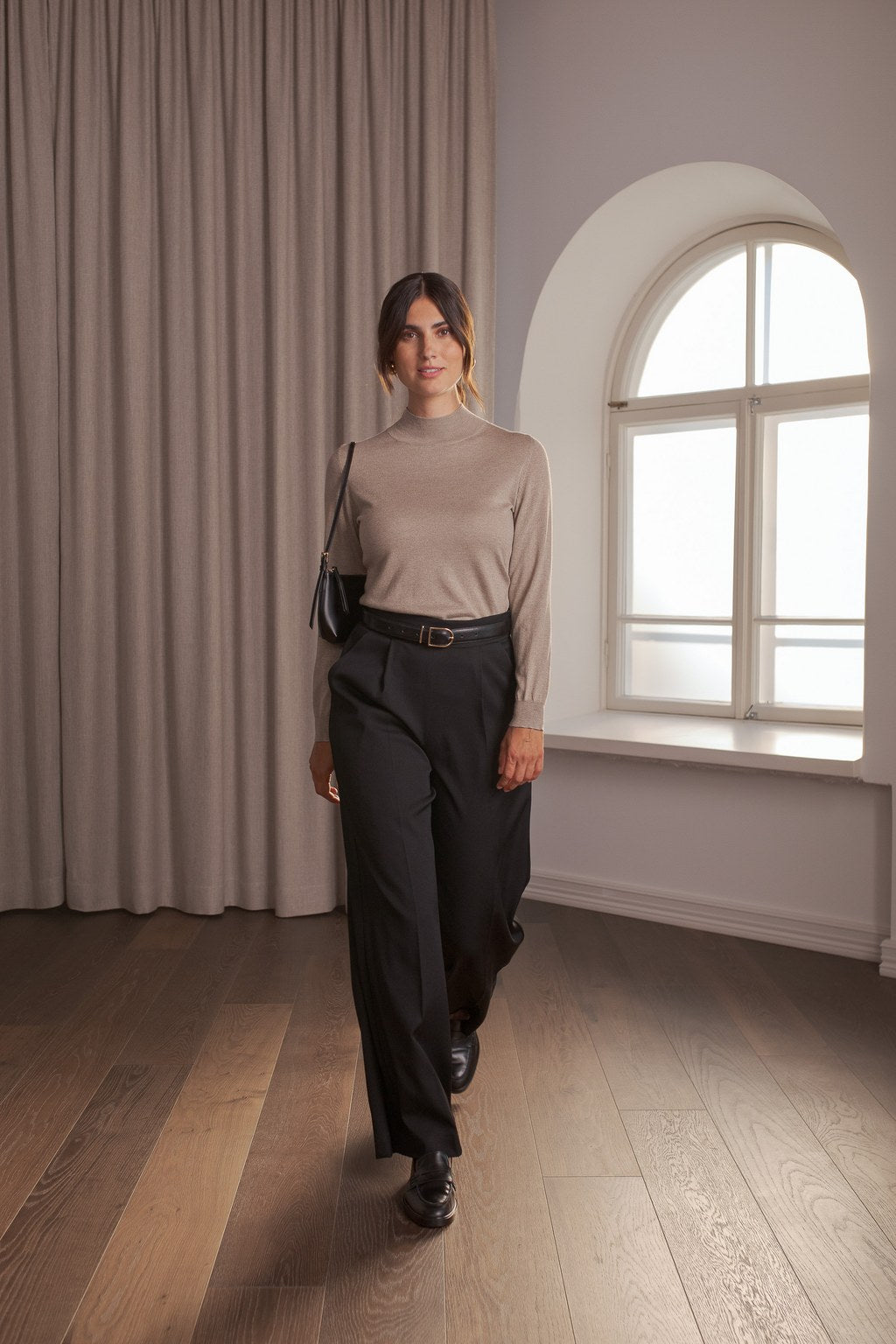 Long-sleeved sweater with a semi-polo collar, Greige