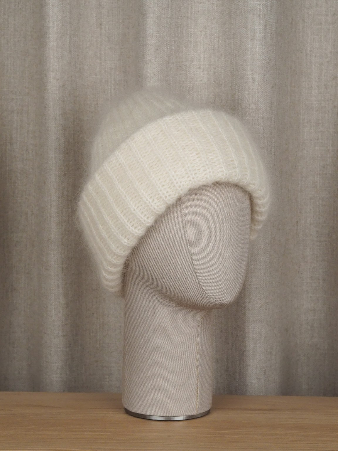 Chunky beanie made of kid mohair blend, Cream