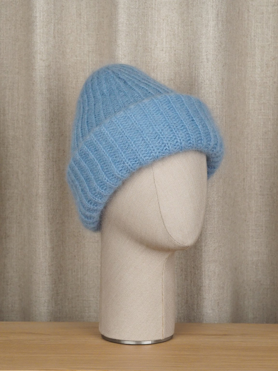 Chunky beanie made of kid mohair blend, Sky