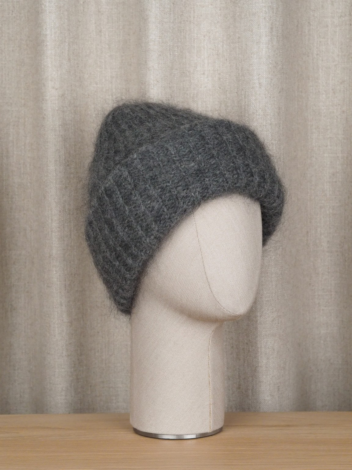 Chunky beanie made of kid mohair blend, Dark gray melange