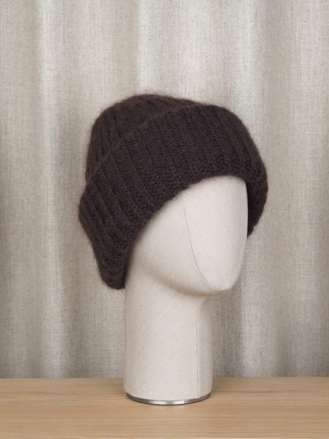 Chunky beanie made of kid mohair blend, Dark chocolate