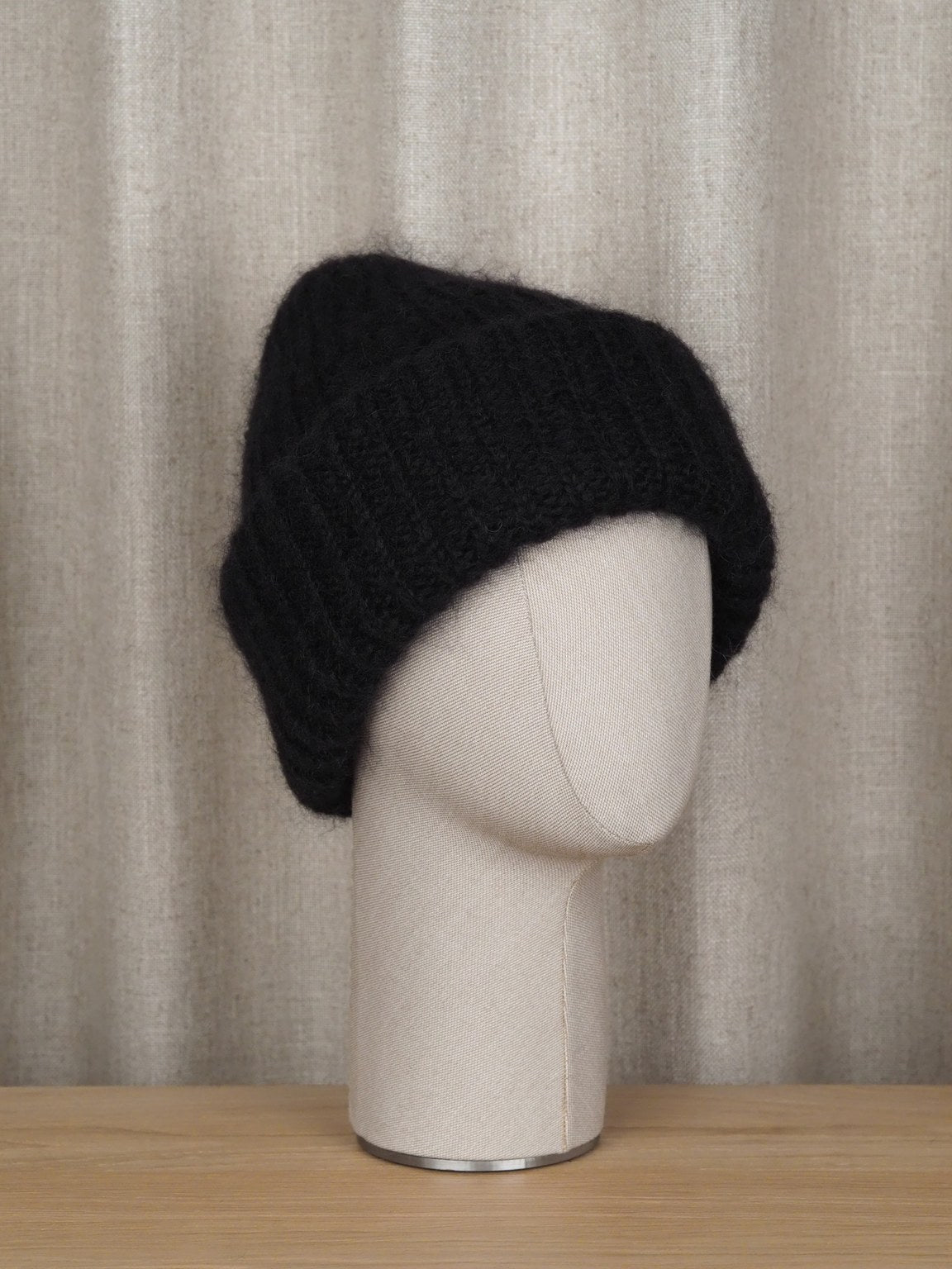 Chunky beanie made of kid mohair blend, Black