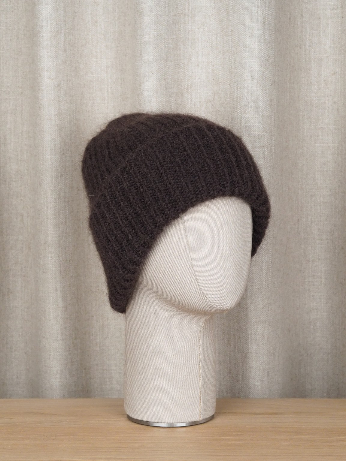 Beanie made of kid mohair blend, Dark chocolate