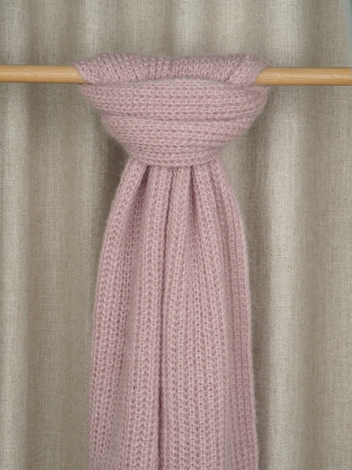 Scarf made of kid mohair blend, Rose dust