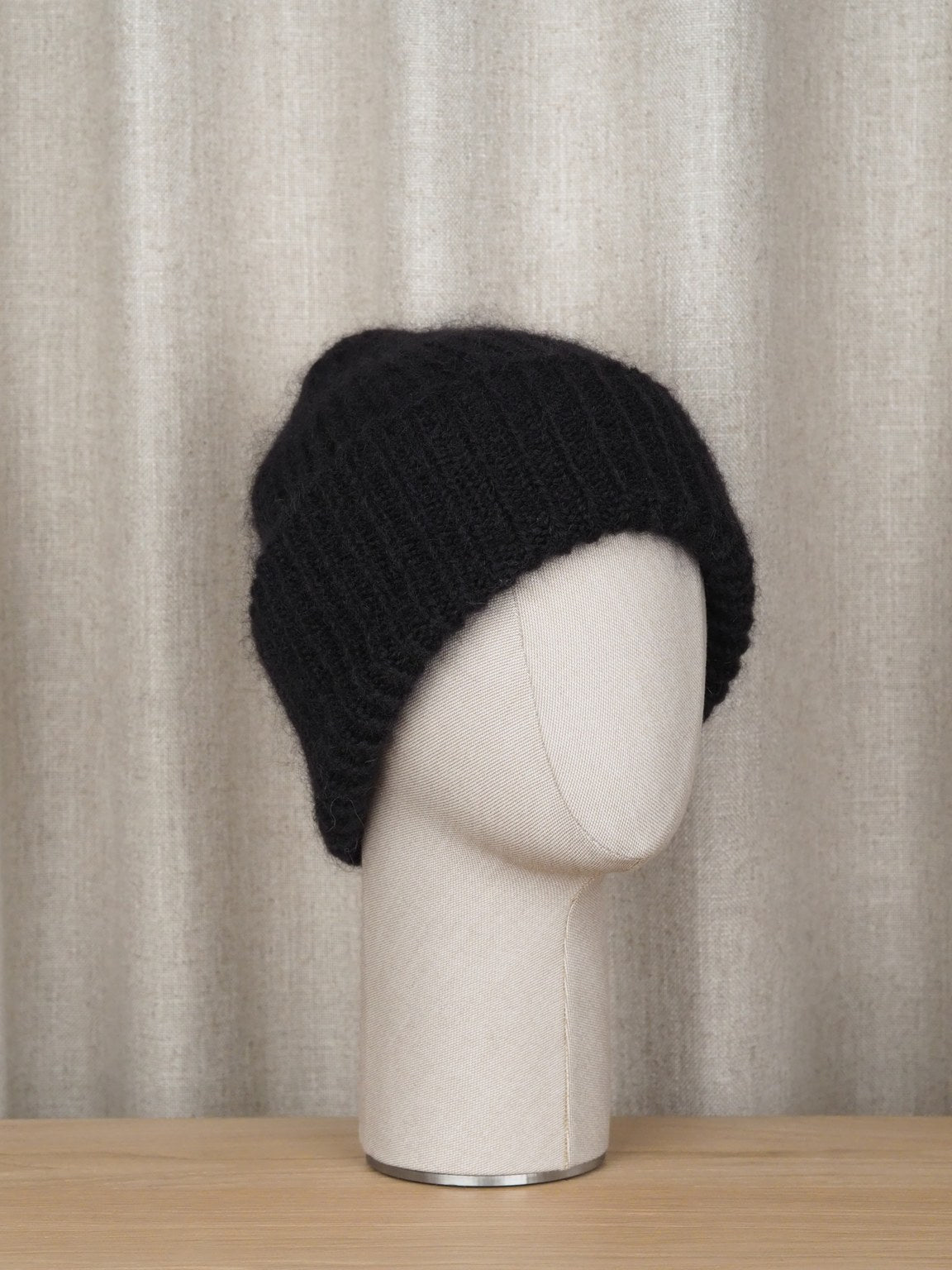 Beanie made of kid mohair blend, Black