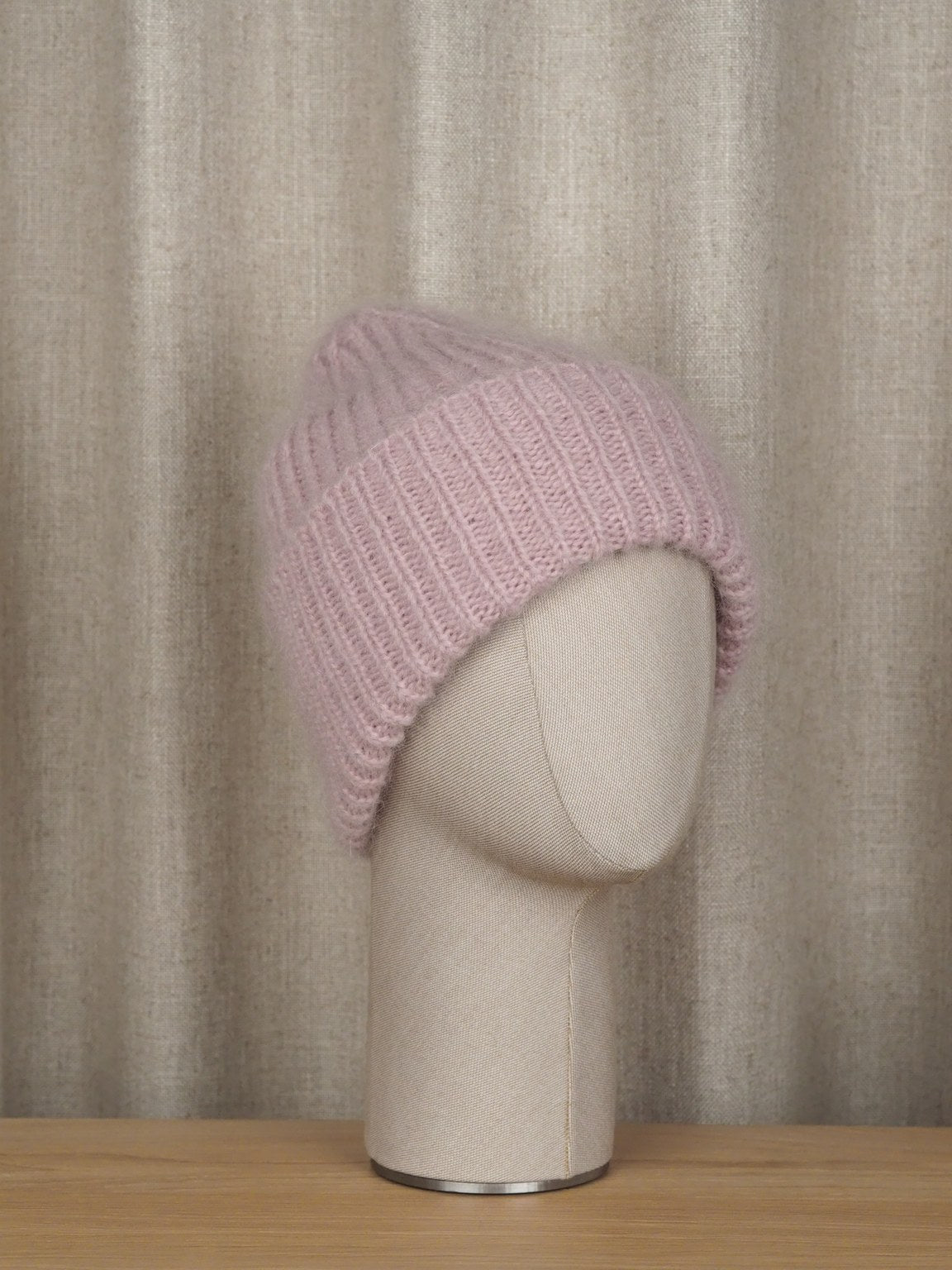 Beanie made of kid mohair blend, Rose dust